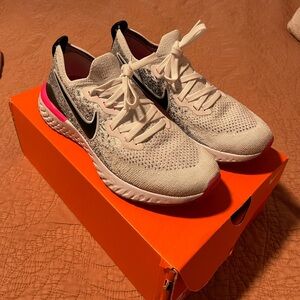 Womens Nike Epic React Flyknit 2 Size 8